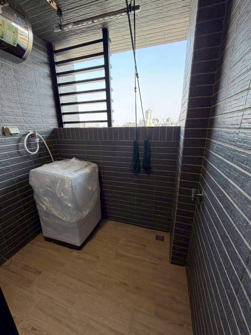 社宅🏠大中二高鐵商圈電梯採光獨立套房三鐵共構近巨蛋📞愛窩,愛窩 iwow house