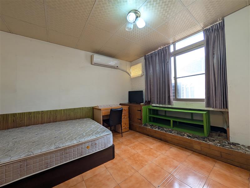 學源402可租補三多商圈採光套房近光華夜市📞愛窩,愛窩 iwow house