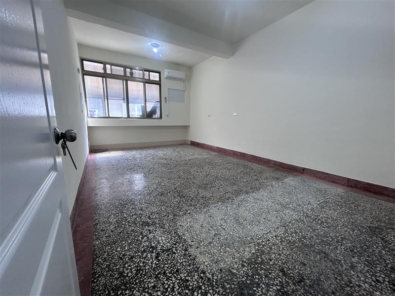 社宅🏠九如一大坪數獨棟透天門口可停車近國1輕軌📞愛窩,愛窩 iwow house