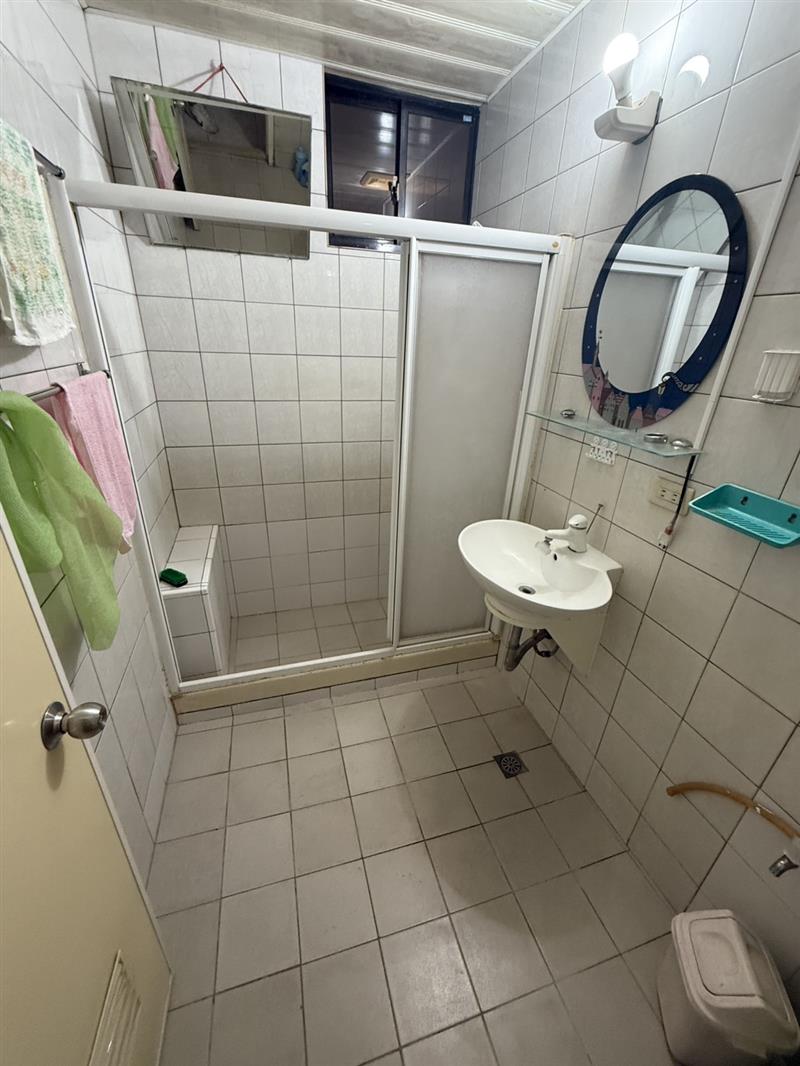 社宅🏠仁怡一仁武商圈萌寵三樓透天車庫4房含地下室📞愛窩,愛窩 iwow house