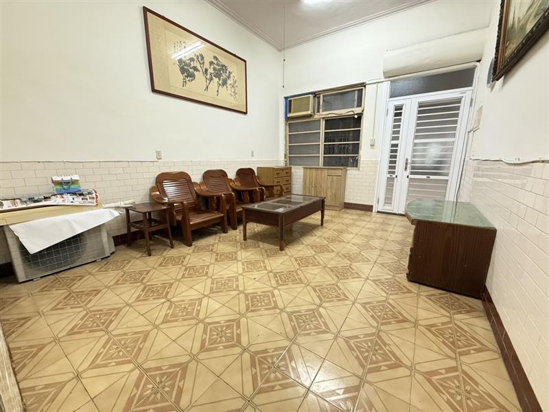 社宅🏠長明後驛商圈可寵大空間近高雄車站📞愛窩,愛窩 iwow house