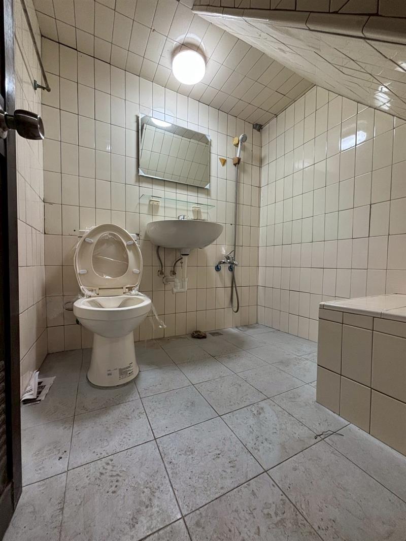 社宅🏠東門採光3房2廳2衛/有陽臺近鳳山火車站📞愛窩,愛窩 iwow house