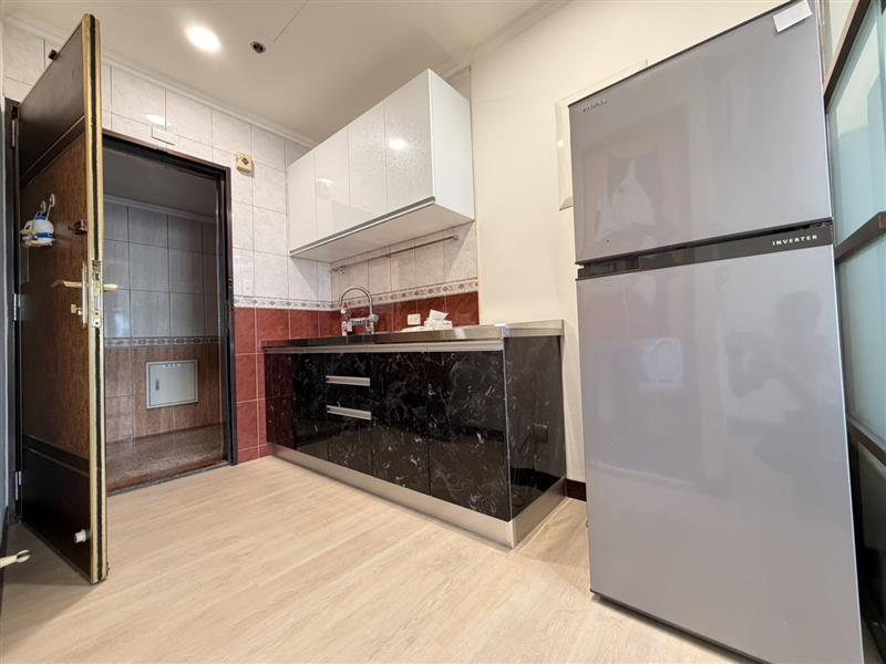 新光7F電梯採光陽台近大遠百捷運📞愛窩,愛窩 iwow house
