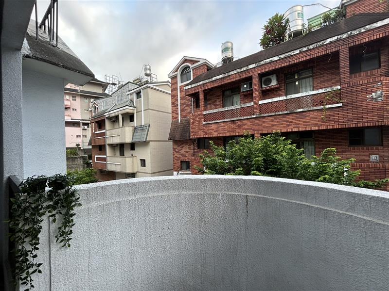 山腳301可租補陽台獨立套房近高科大正修📞愛窩,愛窩 iwow house