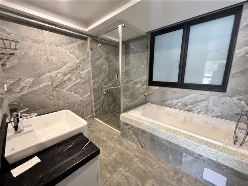 高鳳孔鳳商圈車庫透天採光大4房近草衙捷運站📞愛窩,愛窩 iwow house