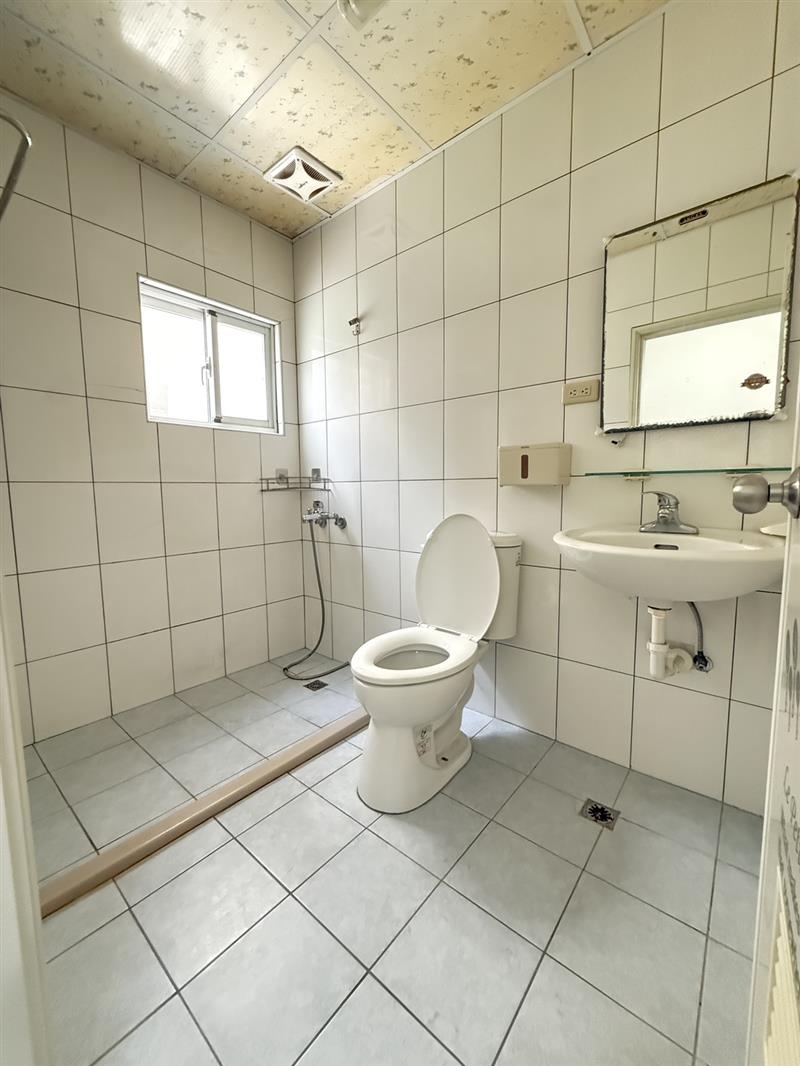 社宅🏠長明後驛商圈可寵大空間近高雄車站📞愛窩,愛窩 iwow house