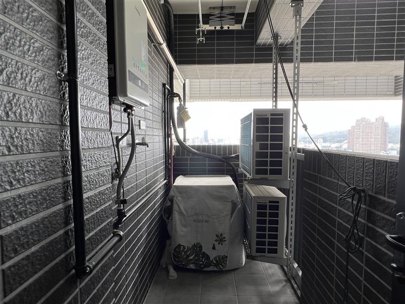 遼寧三中都景觀2房含車後驛捷運高鐵愛窩,愛窩 iwow house
