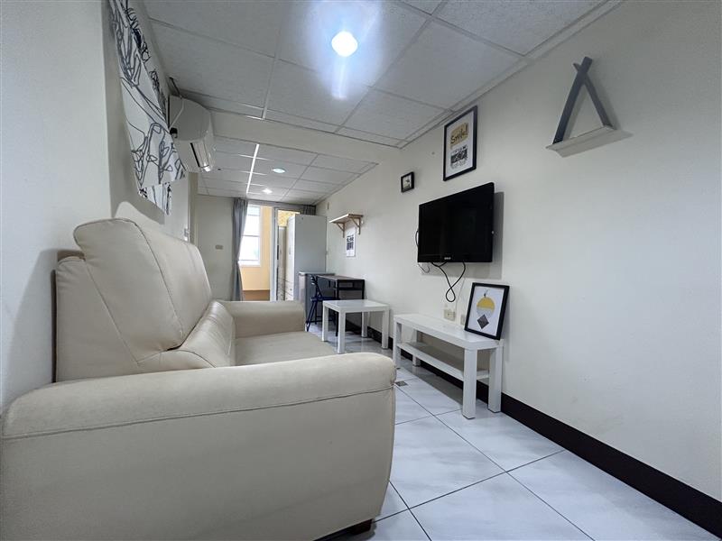 自立1獨立陽台套房可寵近高雄車站📞愛窩,愛窩 iwow house