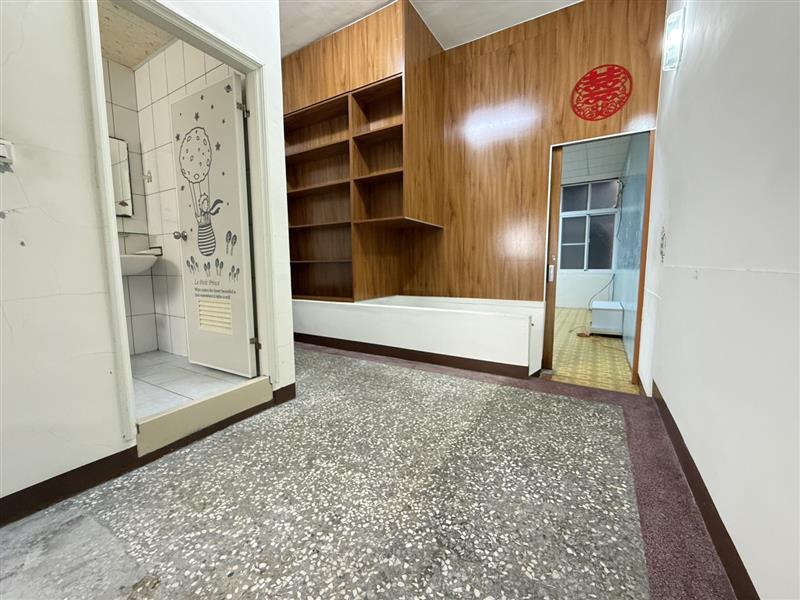 社宅🏠長明後驛商圈可寵大空間近高雄車站📞愛窩,愛窩 iwow house