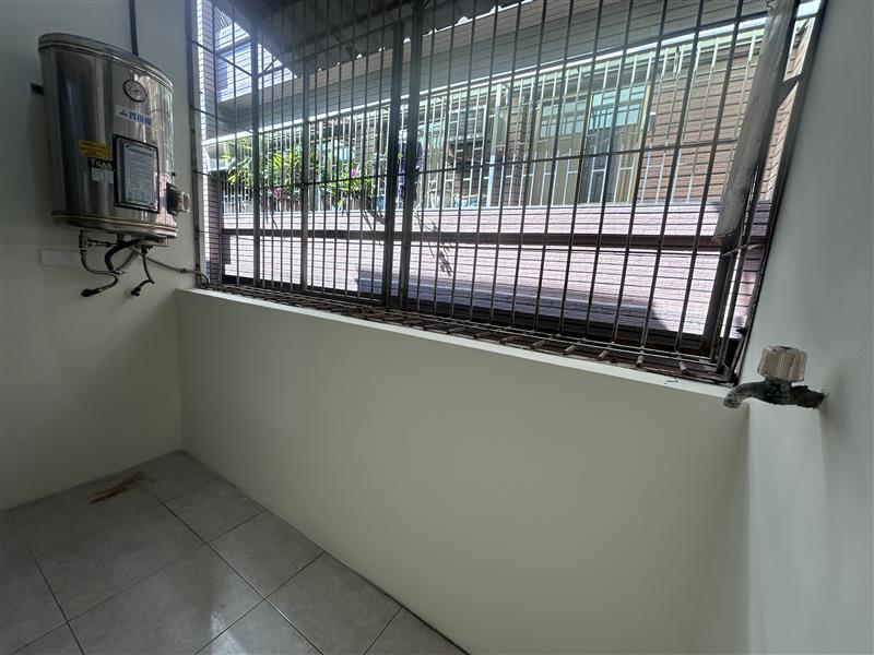 社宅🏠九如一大坪數獨棟透天門口可停車近國1輕軌📞愛窩,愛窩 iwow house