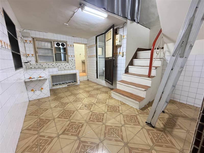 社宅🏠長明後驛商圈可寵大空間近高雄車站📞愛窩,愛窩 iwow house