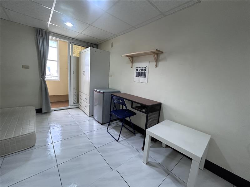 自立1獨立陽台套房可寵近高雄車站📞愛窩,愛窩 iwow house