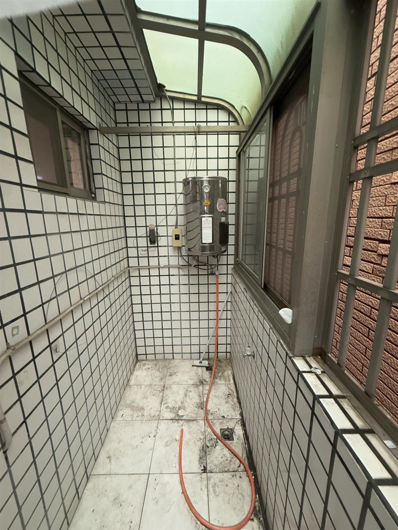 社宅🏠重如重愛商圈萌寵採光獨棟附超大露台近捷運高鐵📞愛窩,愛窩 iwow house
