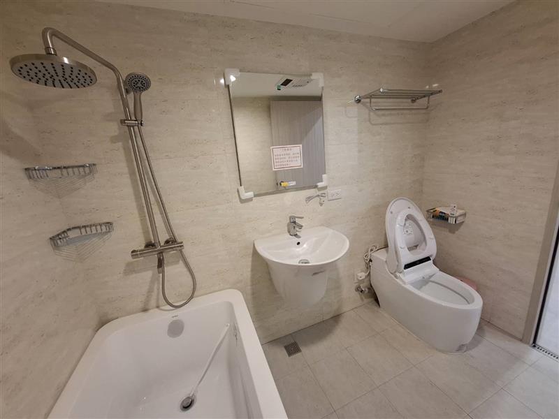 【稀有】全新未住 愛河第一排 高樓層景觀二房 (陽台直接看高雄流行音樂中心),愛窩 iwow house