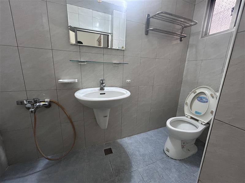 社宅🏠九如一大坪數獨棟透天門口可停車近國1輕軌📞愛窩,愛窩 iwow house