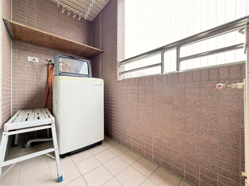 新光7F電梯採光陽台近大遠百捷運📞愛窩,愛窩 iwow house