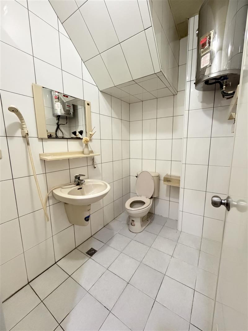 松江302高醫商圈稀有採光室內機車近後驛捷運站📞愛窩,愛窩 iwow house