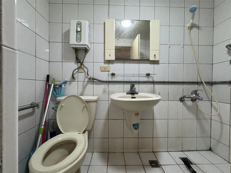 社宅🏠正忠9F電梯貓寵獨立套房近科工館樹德📞愛窩,愛窩 iwow house