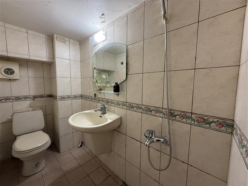 翠福1B可租補套房大採光近前鎮高中站 📞愛窩,愛窩 iwow house