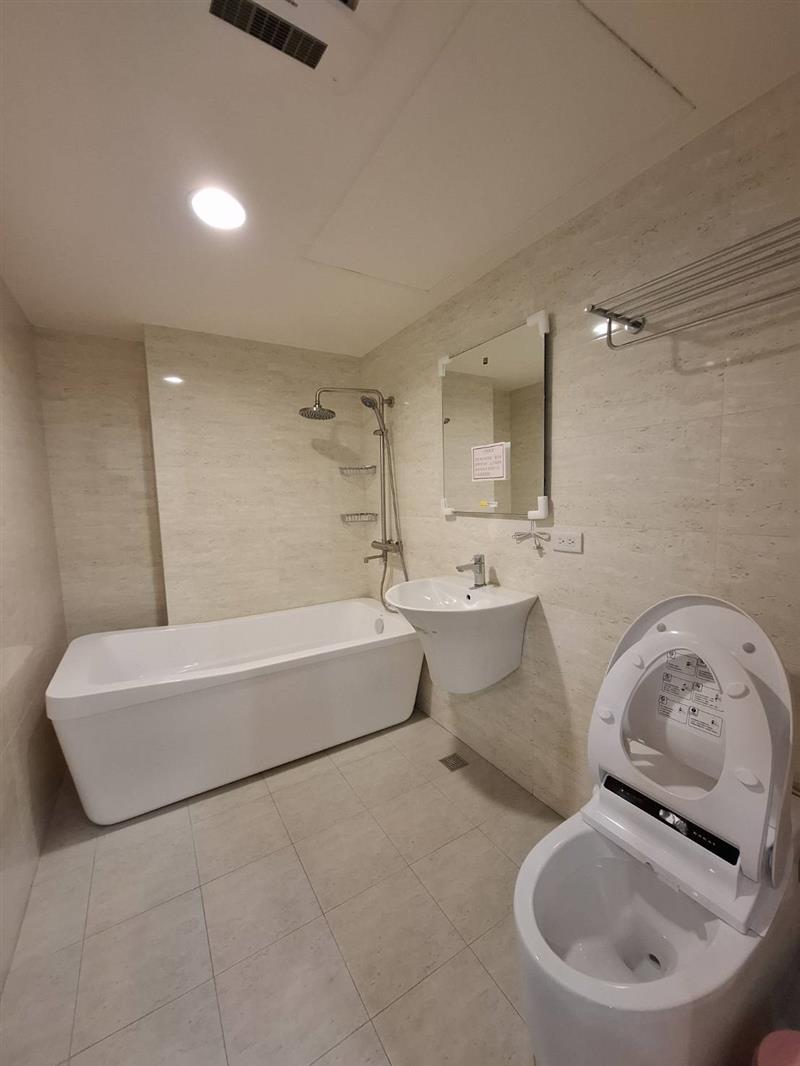 【稀有】全新未住 愛河第一排 高樓層景觀二房 (陽台直接看高雄流行音樂中心),愛窩 iwow house