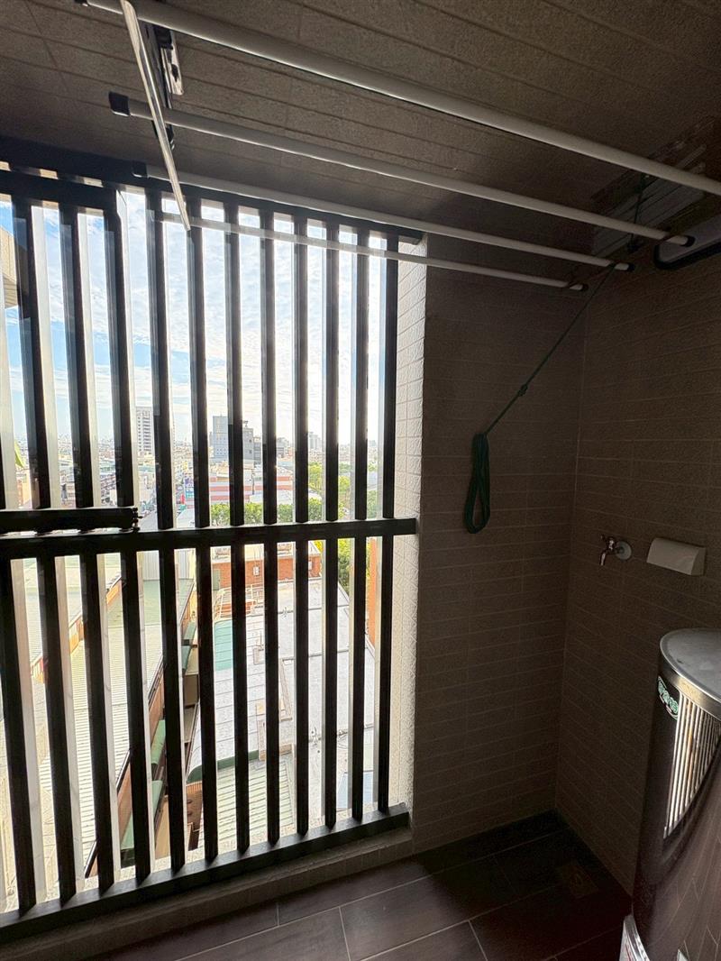 社宅🏠鳳甲全新電梯陽台1+1房會補傢俱近草衙道高餐📞愛窩,愛窩 iwow house