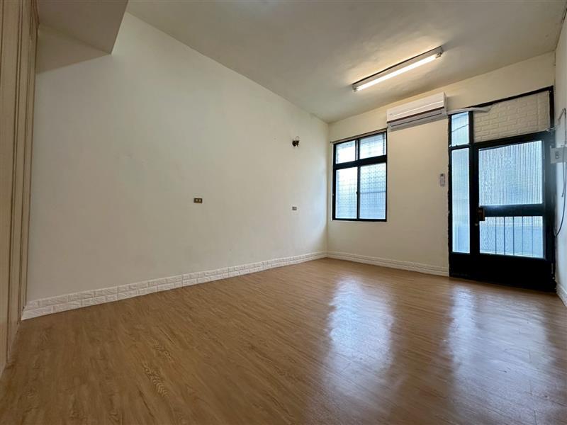 社會住宅🏠銀川內惟商圈萌寵二樓透天採光5房近美術館📞愛窩,愛窩 iwow house