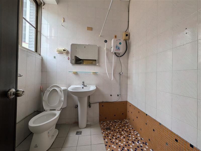 學源402可租補三多商圈採光套房近光華夜市📞愛窩,愛窩 iwow house