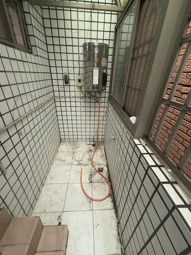 社宅🏠重如重愛商圈萌寵採光獨棟附超大露台近捷運高鐵📞愛窩,愛窩 iwow house