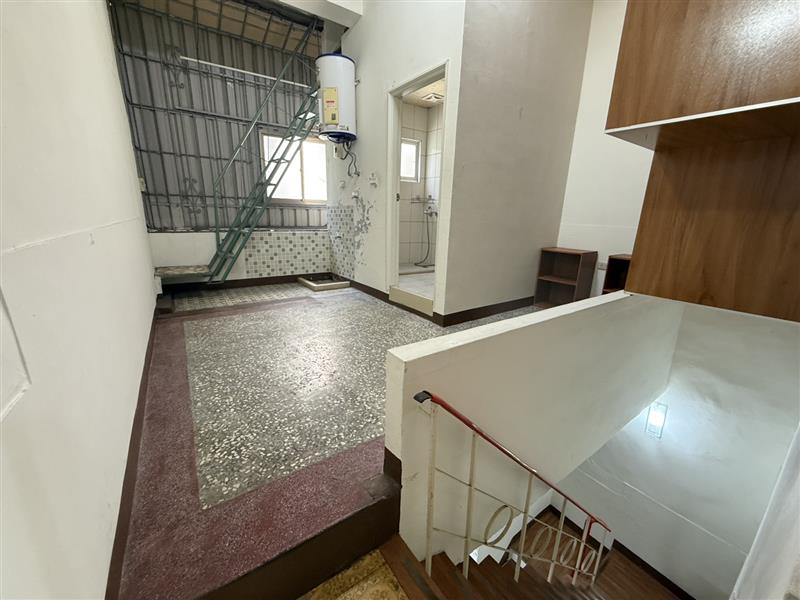 社宅🏠長明後驛商圈可寵大空間近高雄車站📞愛窩,愛窩 iwow house