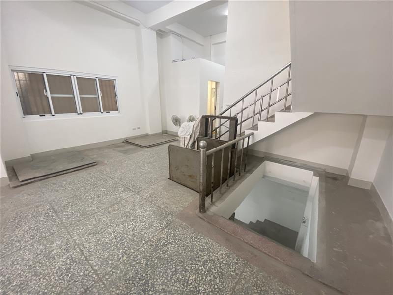 富野鹽埕埔新樂街商圈金店面近輕軌📞愛窩,愛窩 iwow house