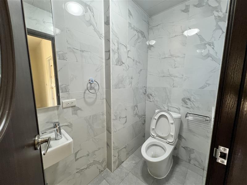 高鳳孔鳳商圈車庫透天採光大4房近草衙捷運站📞愛窩,愛窩 iwow house