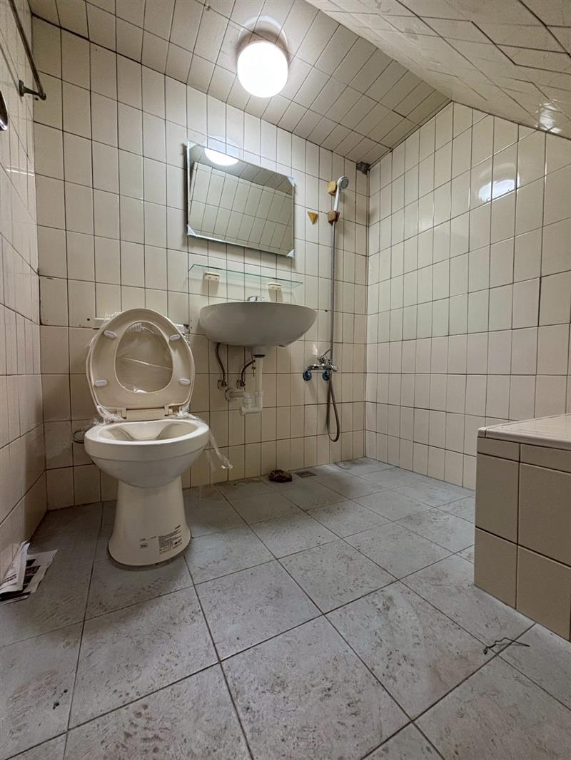 社宅🏠東門採光3房2廳2衛/有陽臺近鳳山火車站📞愛窩,愛窩 iwow house