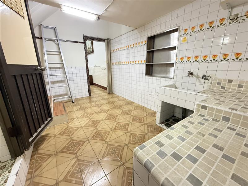 社宅🏠長明後驛商圈可寵大空間近高雄車站📞愛窩,愛窩 iwow house