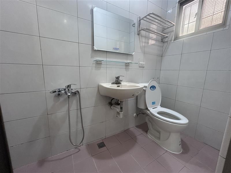 社宅🏠九如一大坪數獨棟透天門口可停車近國1輕軌📞愛窩,愛窩 iwow house