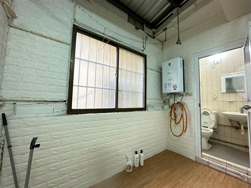 社會住宅🏠銀川內惟商圈萌寵二樓透天採光5房近美術館📞愛窩,愛窩 iwow house