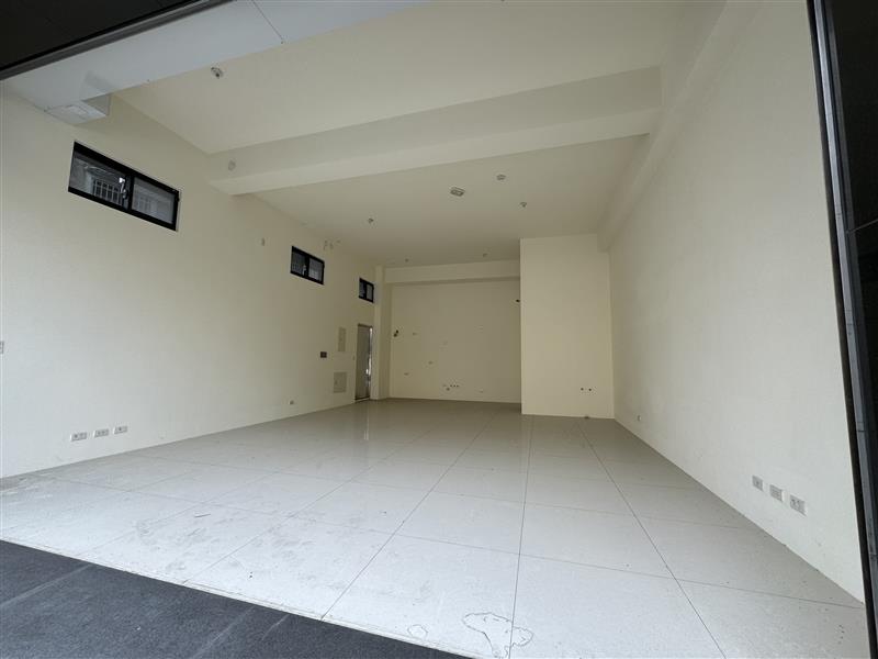 鼎金中鼎山商圈金獅湖金店面含車位📞愛窩,愛窩 iwow house