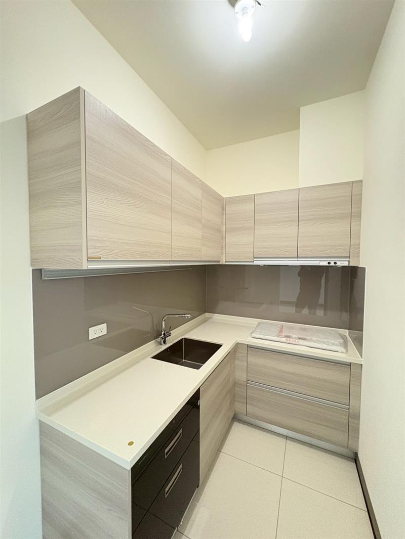 社宅🏠鳳甲全新電梯陽台1+1房會補傢俱近草衙道高餐📞愛窩,愛窩 iwow house