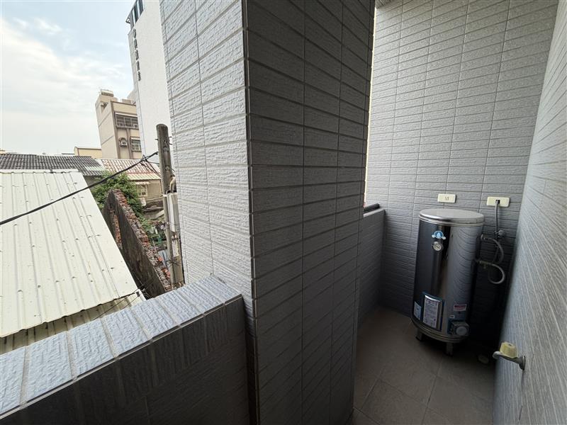 衙泰2F草衙商圈可租補全新裝潢採光美宅近捷運📞愛窩,愛窩 iwow house