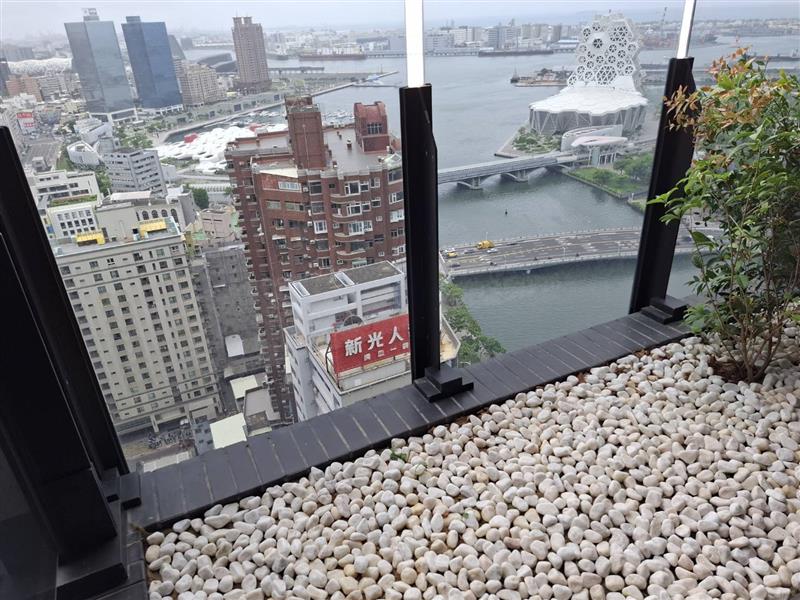 【稀有】全新未住 愛河第一排 高樓層景觀二房 (陽台直接看高雄流行音樂中心),愛窩 iwow house