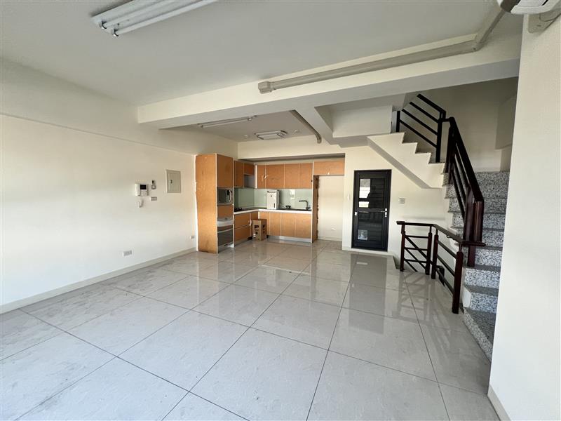 高鳳孔鳳商圈車庫透天採光大4房近草衙捷運站📞愛窩,愛窩 iwow house