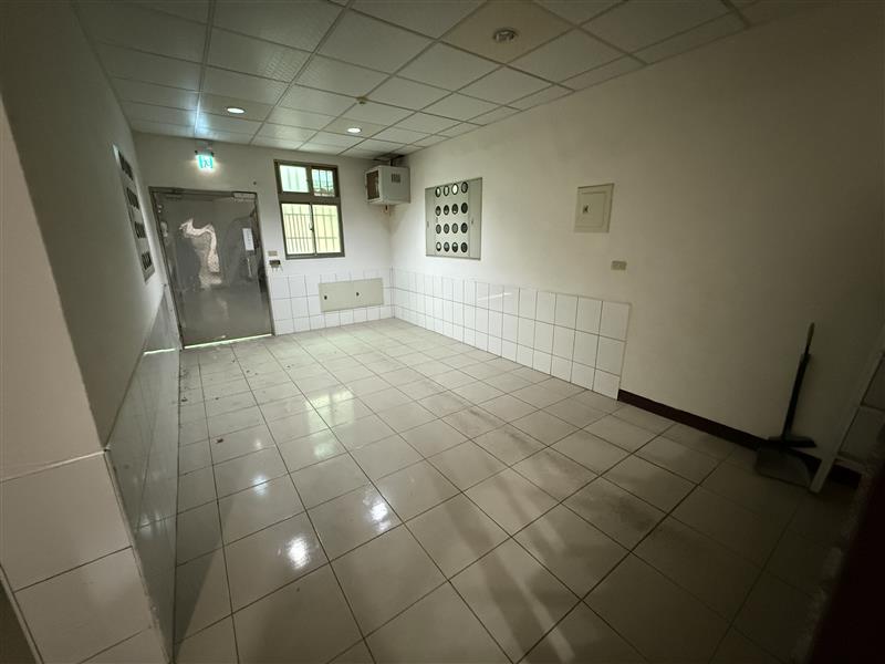 松江302高醫商圈稀有採光室內機車近後驛捷運站📞愛窩,愛窩 iwow house