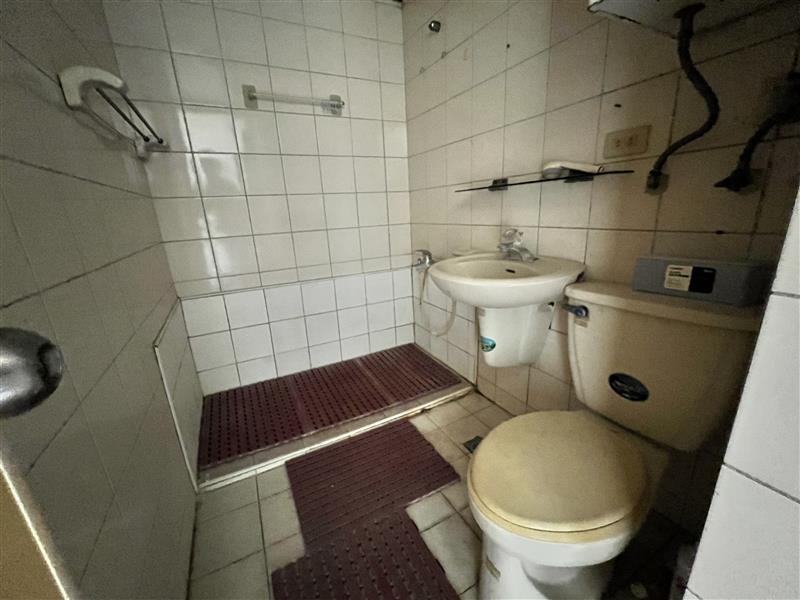 社宅🏠建國三電梯寵物房高雄站前商圈愛窩,愛窩 iwow house