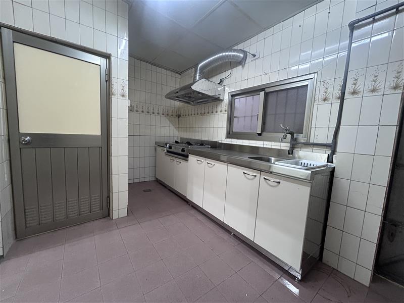 社宅🏠九如一大坪數獨棟透天門口可停車近國1輕軌📞愛窩,愛窩 iwow house