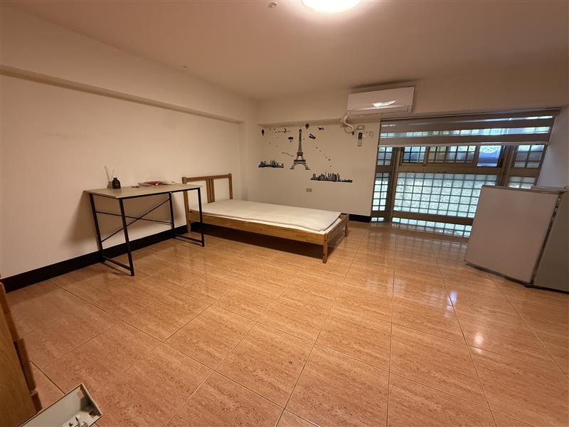 翠福1B可租補套房大採光近前鎮高中站 📞愛窩