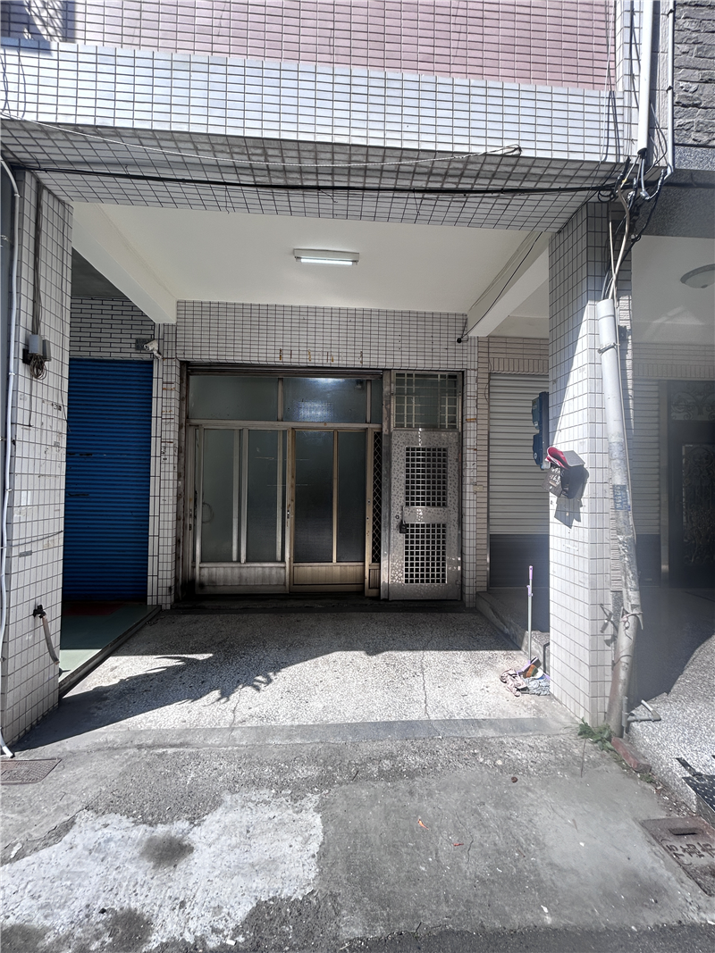 社宅🏠九如一大坪數獨棟透天門口可停車近國1輕軌📞愛窩