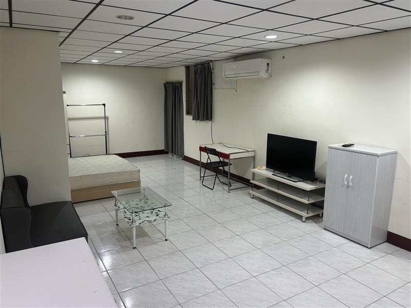 社宅🏠五福三11F新崛江電梯陽台獨洗套房近捷運輕軌📞愛窩